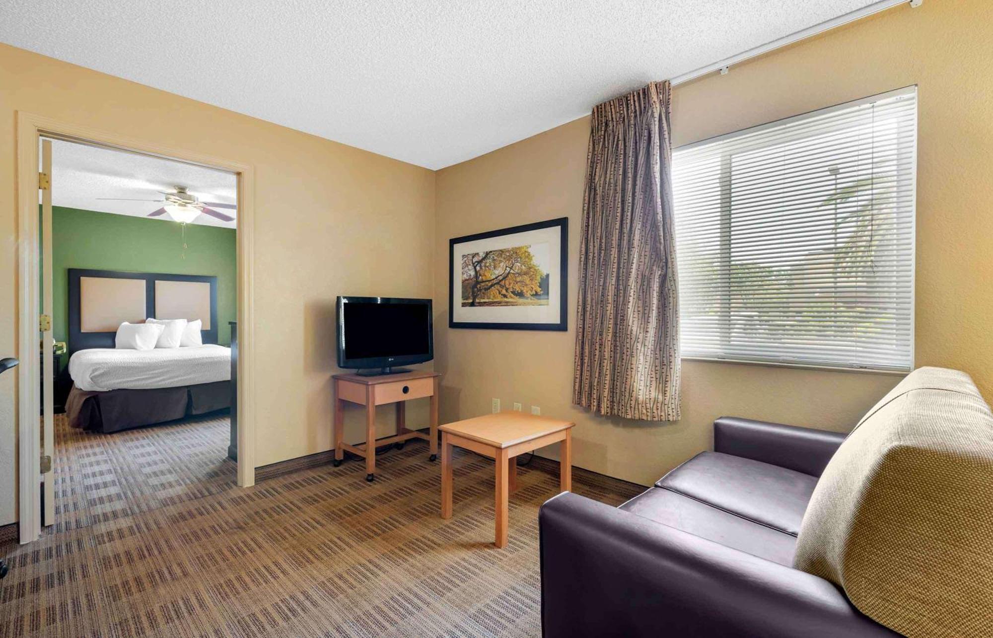 Extended Stay America Select Suites - Jacksonville Salisbury Rd Southpoint Екстер'єр фото